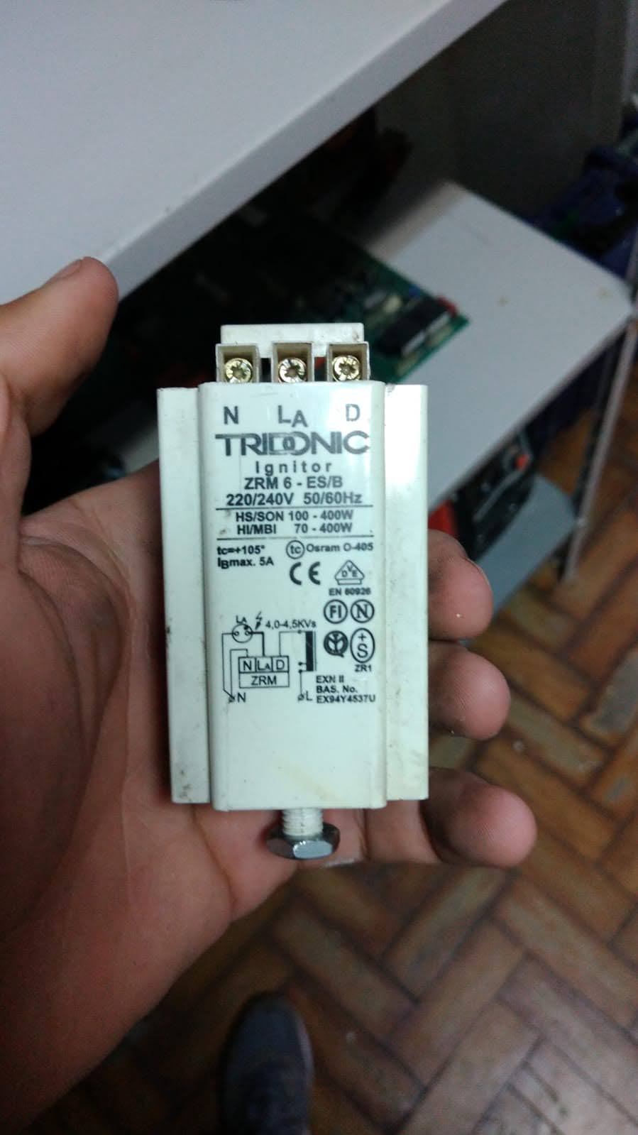 Ignitor Tridonic ZRM 6-ES/B para Lâmpadas de Alta Pressão – Usado